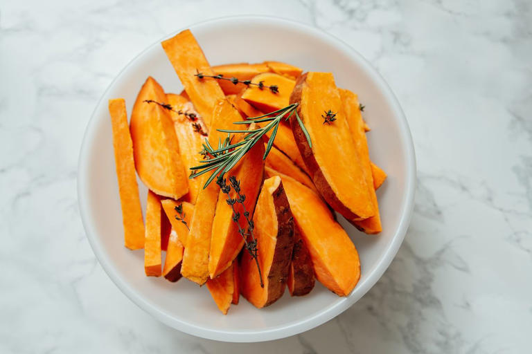 Khoai lang chất xơ cùng beta-carotene